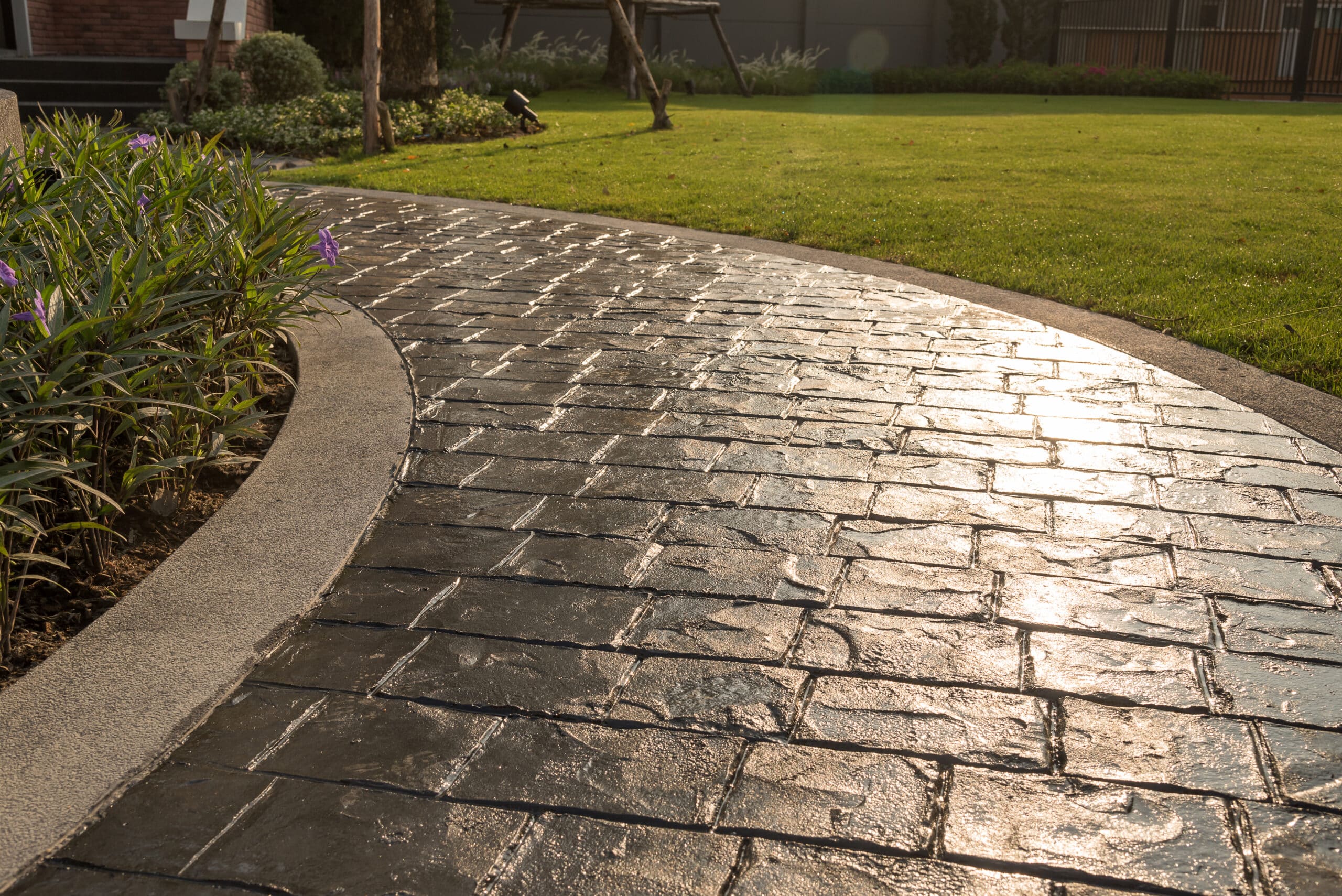 Allée de jardin en béton décoratif sur Douai