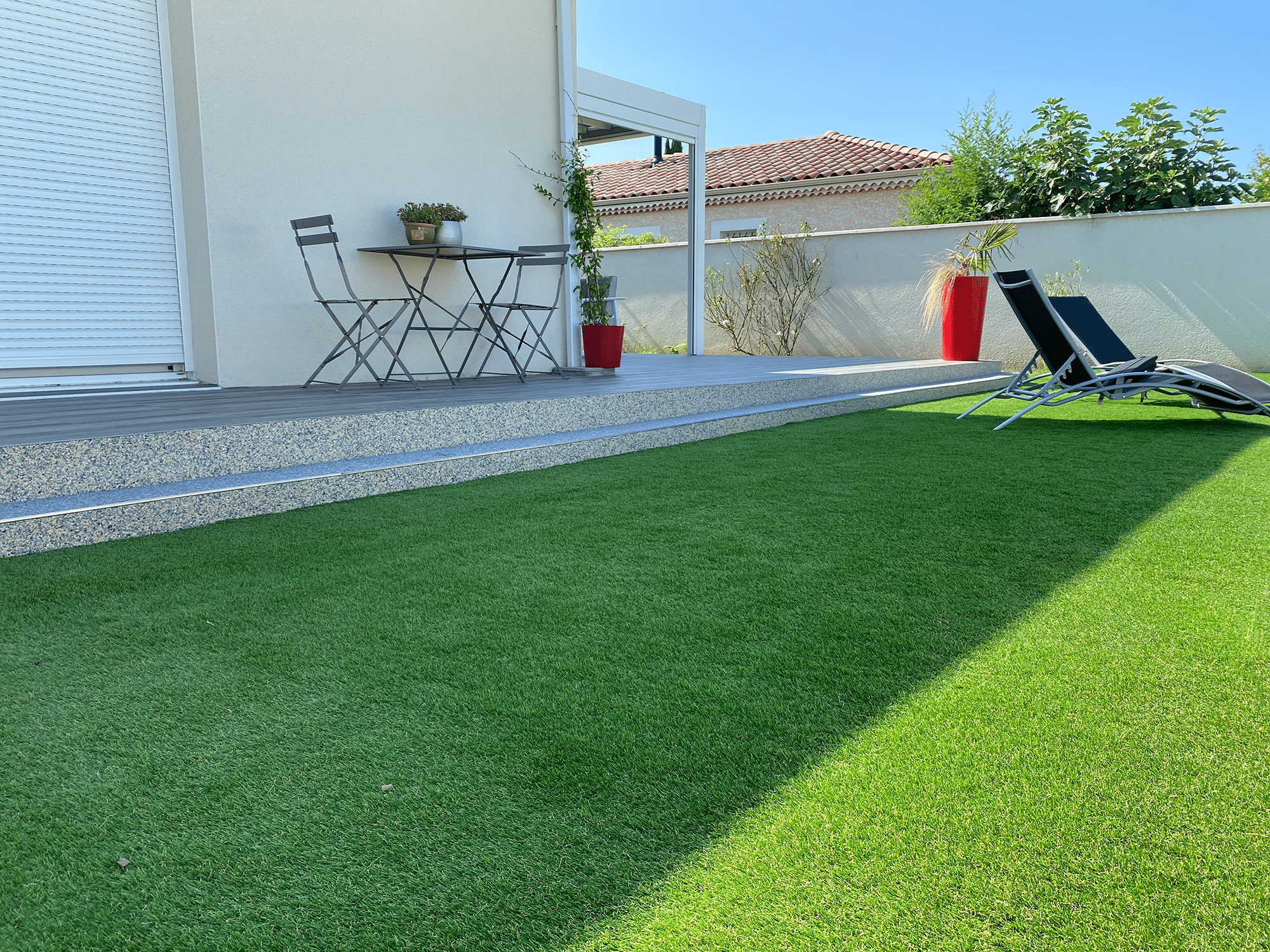 Terrasse en gazon synthétique sur Poitiers